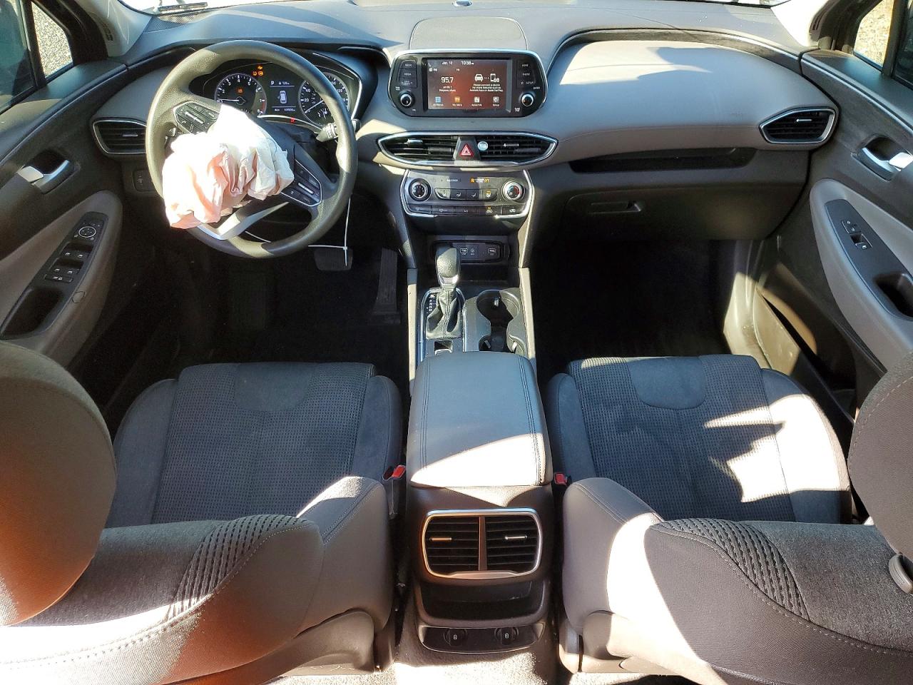 2019 HYUNDAI SANTA FE SE photo 8