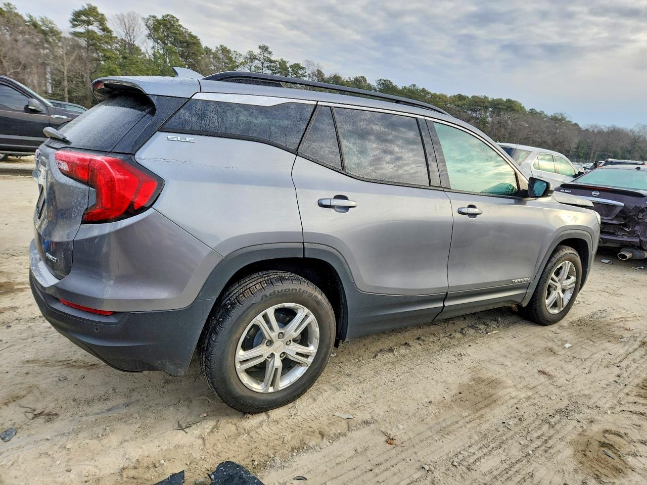 2019 GMC TERRAIN SLE photo 3
