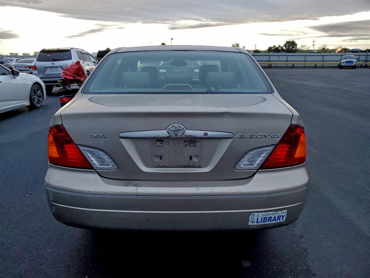 2001 TOYOTA AVALON XL photo 6