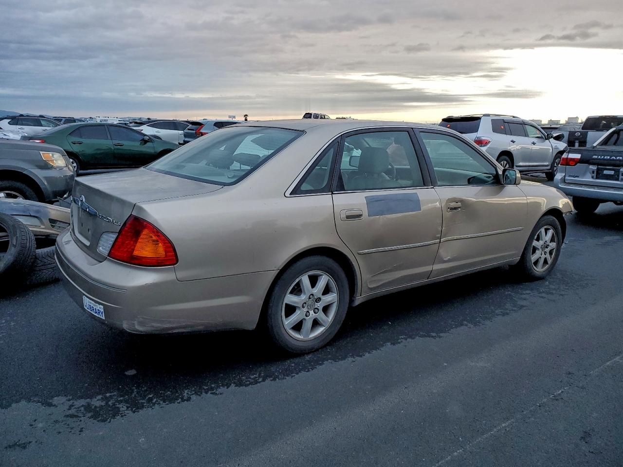 2001 TOYOTA AVALON XL photo 3