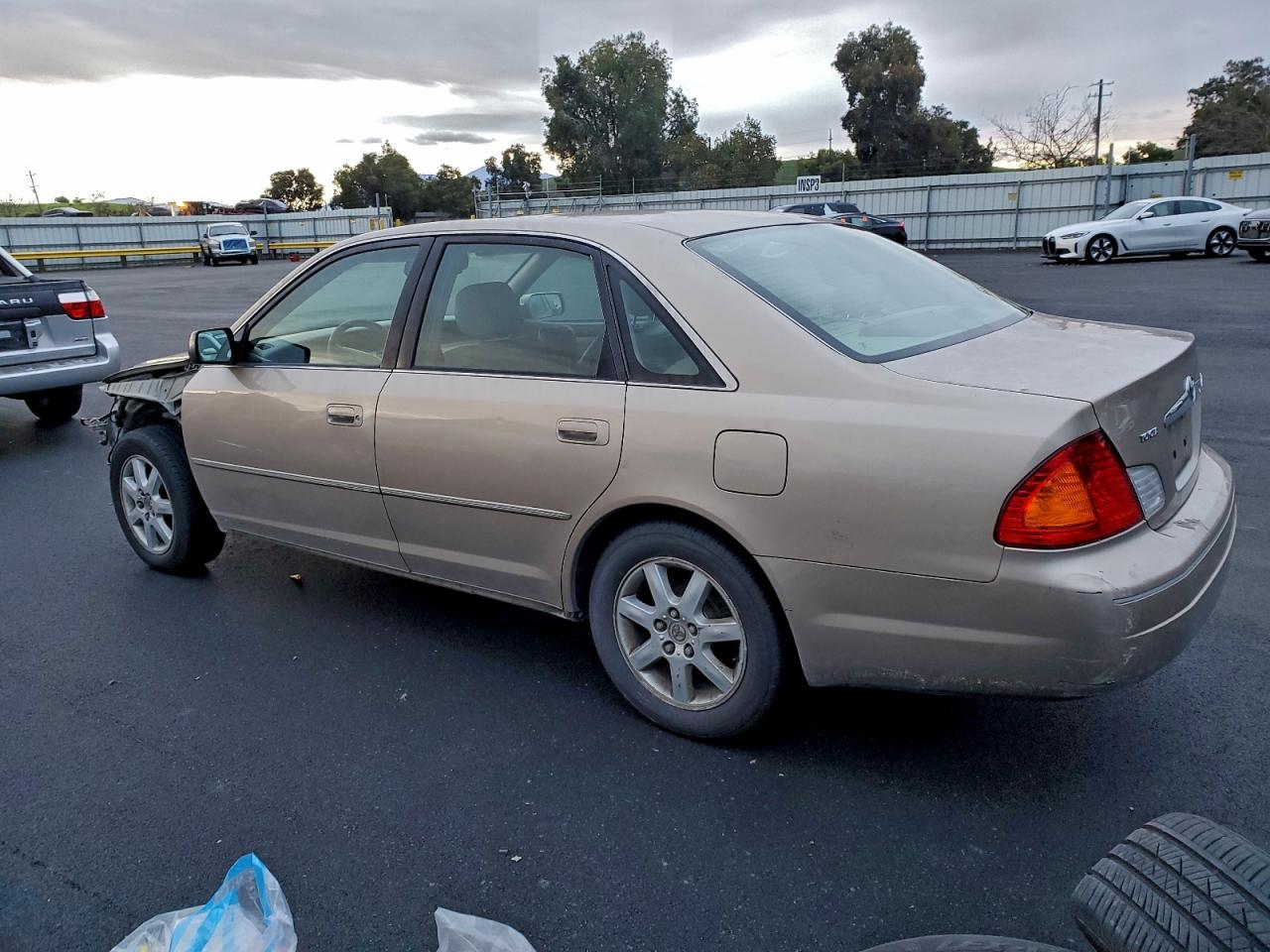 2001 TOYOTA AVALON XL photo 2