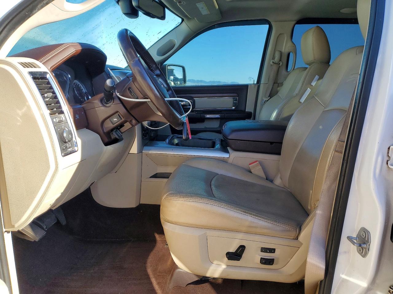 2016 RAM 1500 LARAMIE photo 7