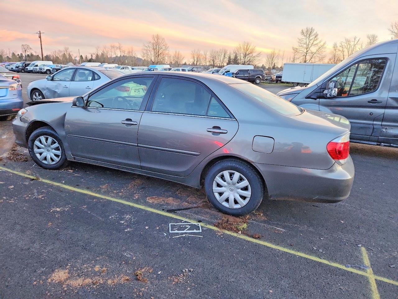 2005 TOYOTA CAMRY LE photo 3