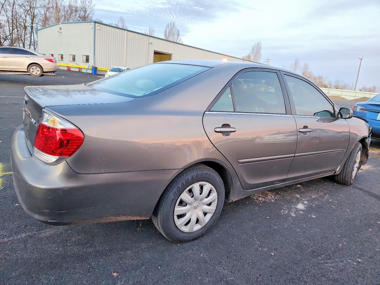 2005 TOYOTA CAMRY LE photo 5
