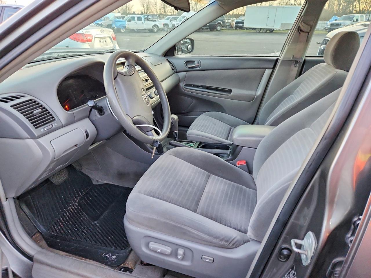 2005 TOYOTA CAMRY LE photo 13