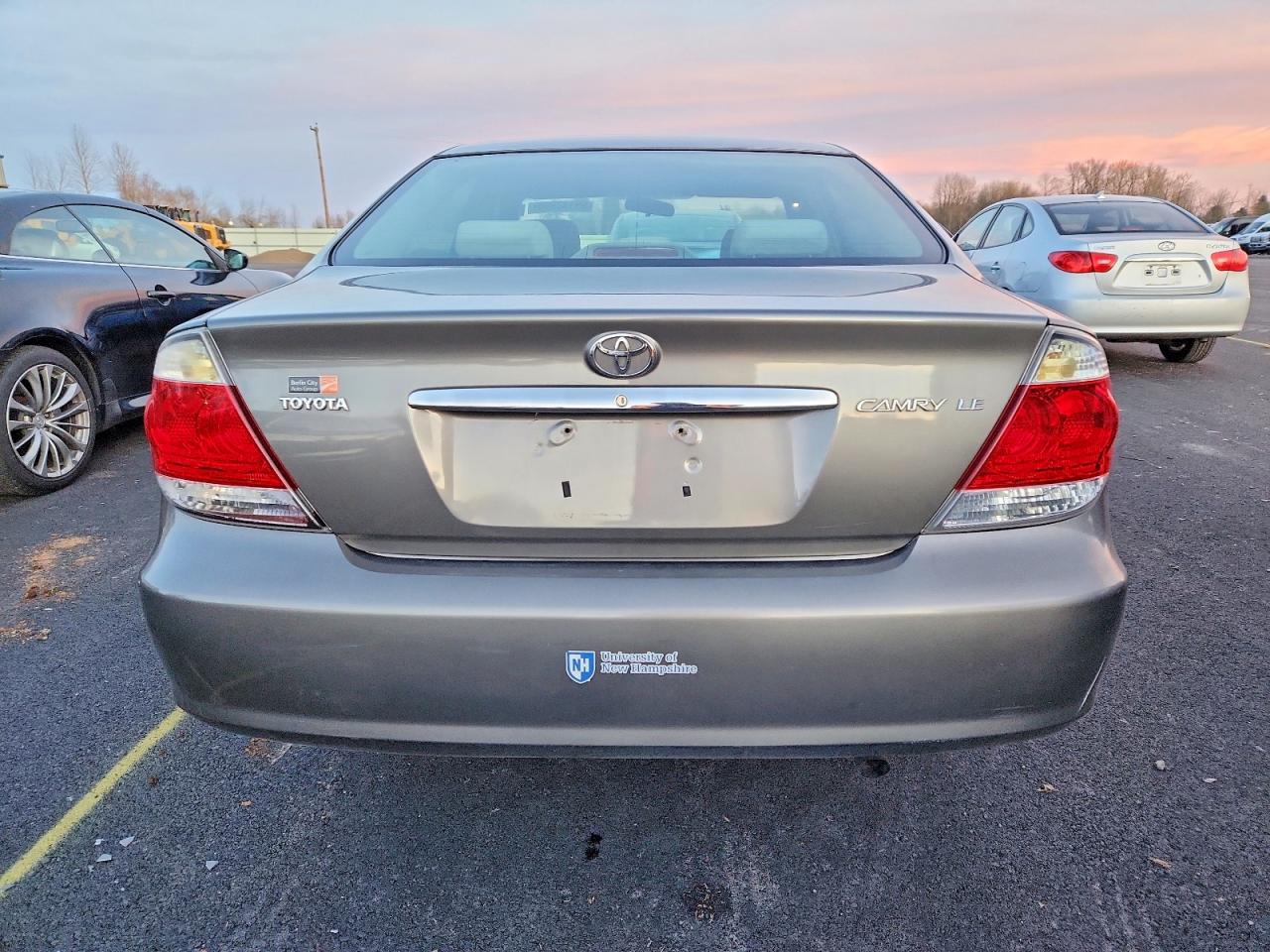 2005 TOYOTA CAMRY LE photo 11