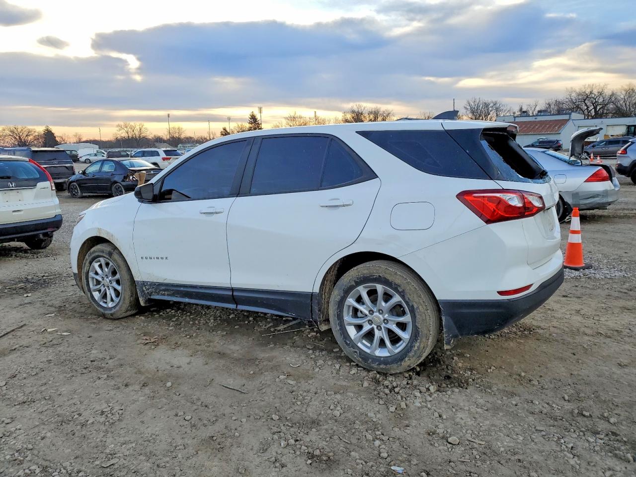 2021 CHEVROLET EQUINOX LS photo 3