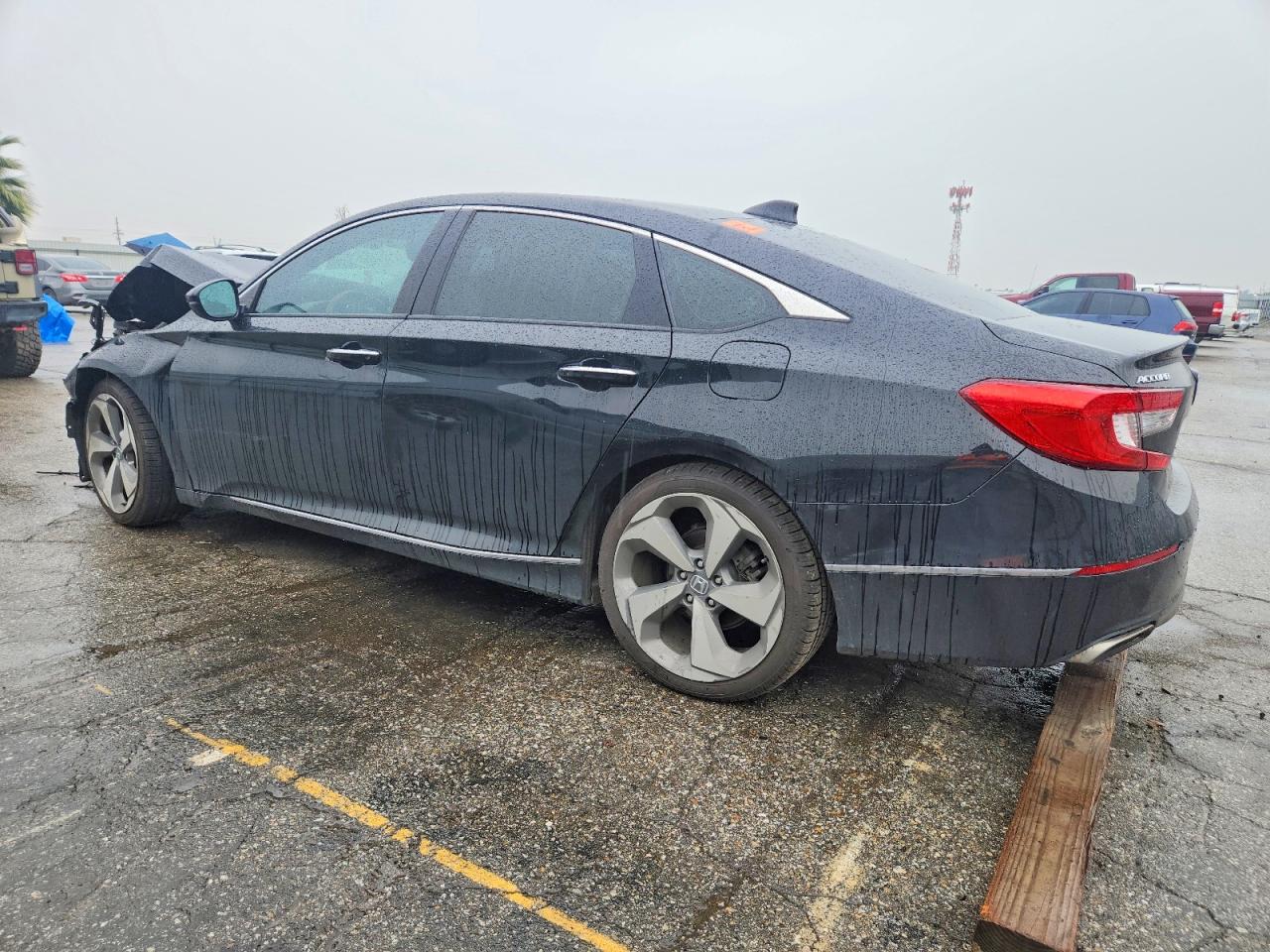 2018 HONDA ACCORD TOURING photo 2