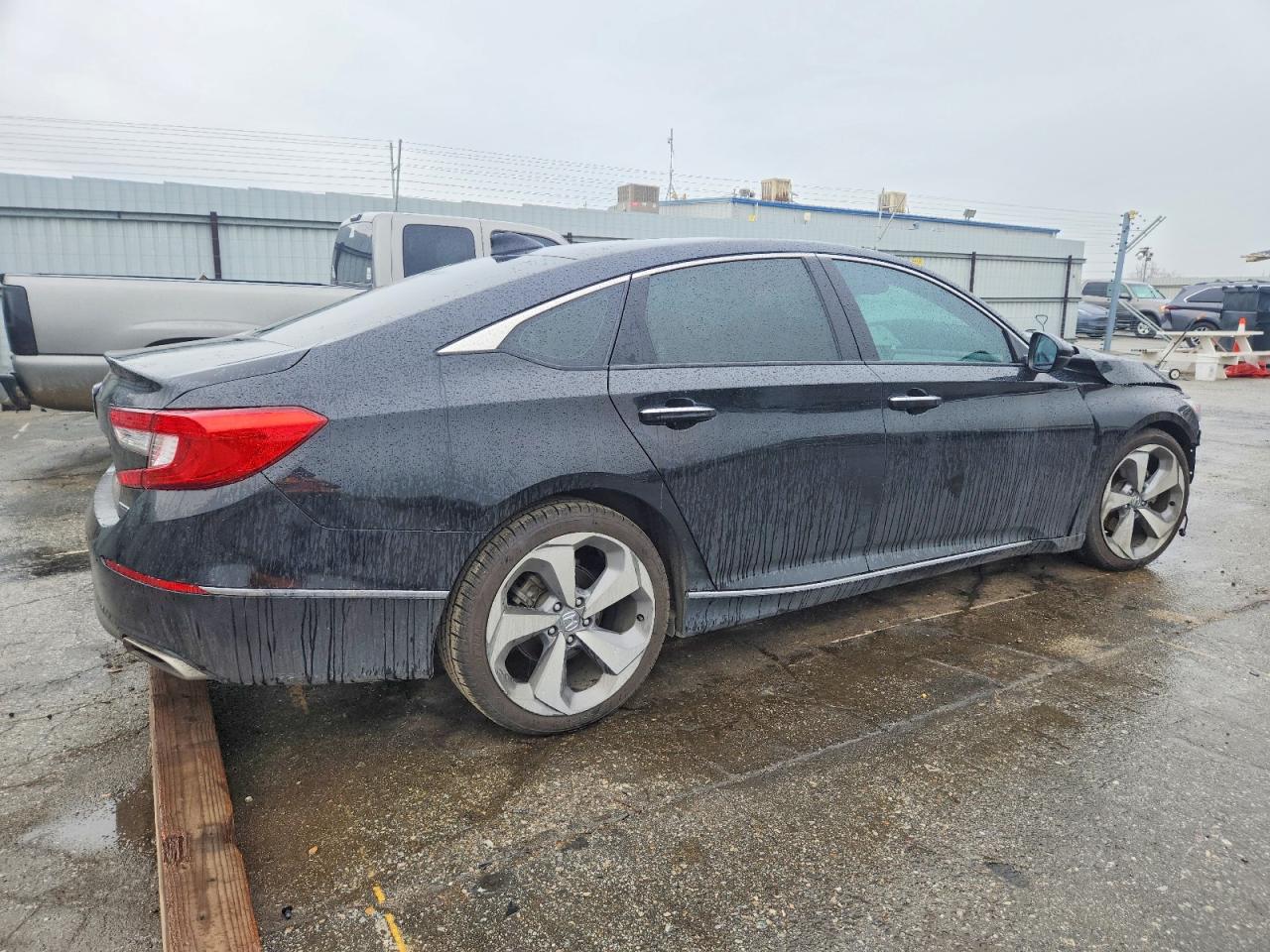 2018 HONDA ACCORD TOURING photo 3
