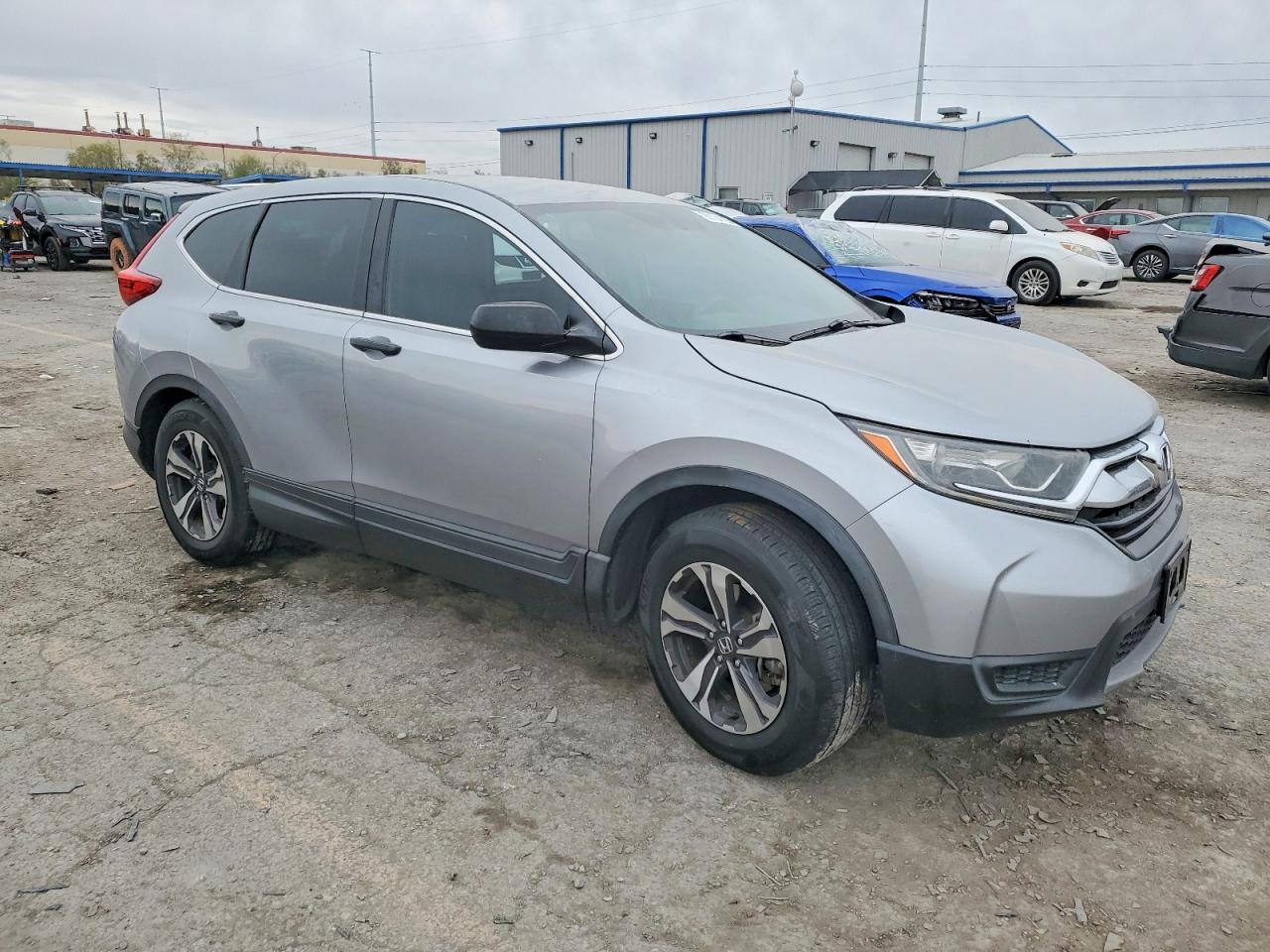 2017 HONDA CR-V LX photo 4