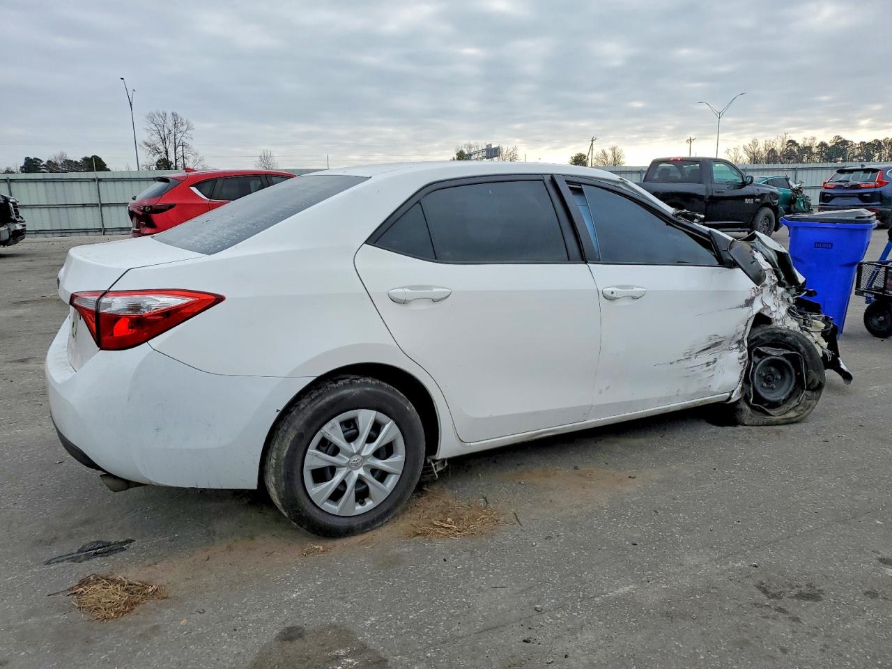 2015 TOYOTA COROLLA L photo 3