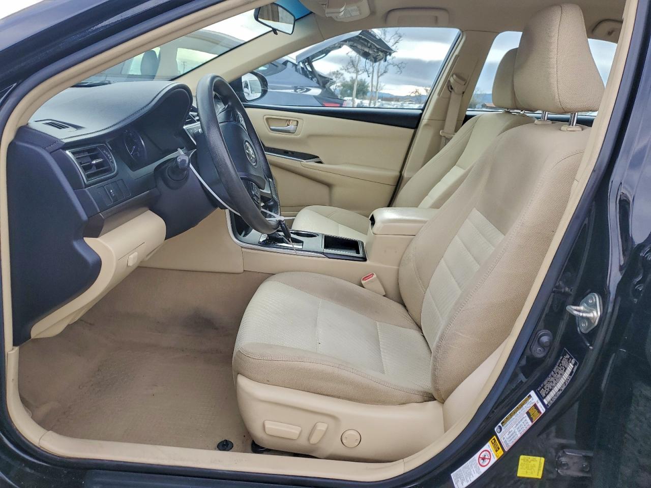 2017 TOYOTA CAMRY LE photo 7