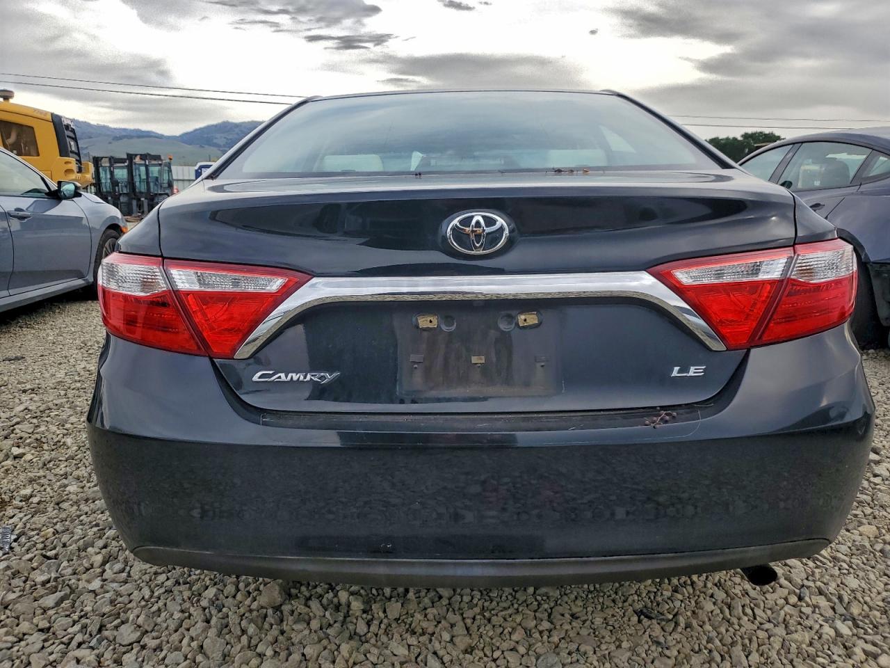 2017 TOYOTA CAMRY LE photo 6