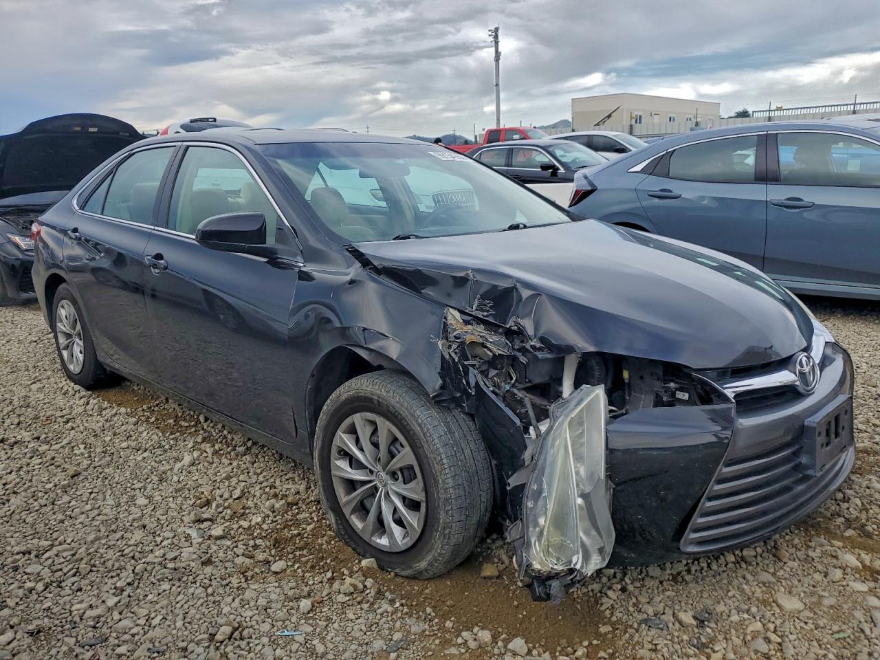 2017 TOYOTA CAMRY LE photo 4