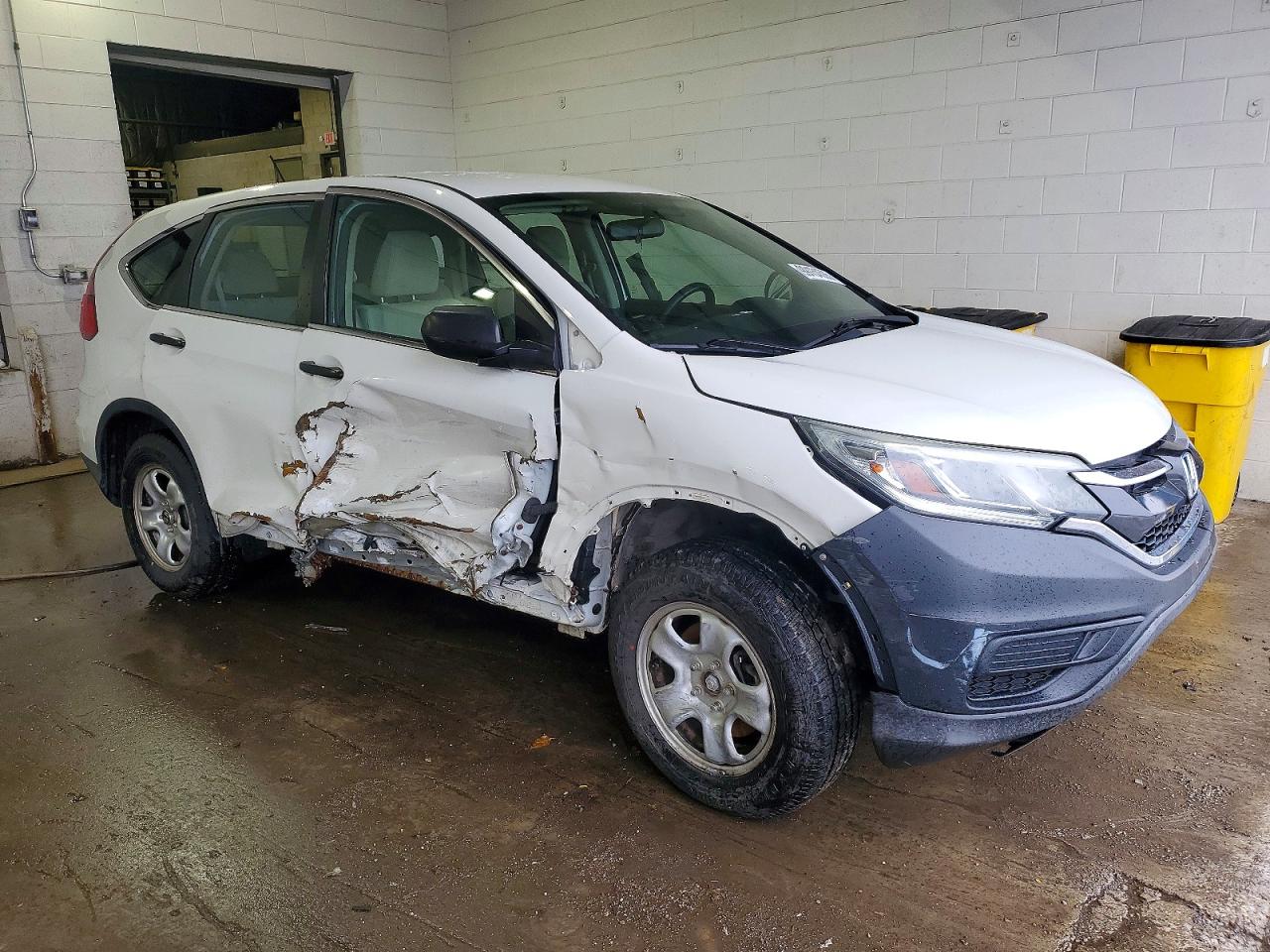2015 HONDA CR-V LX photo 4