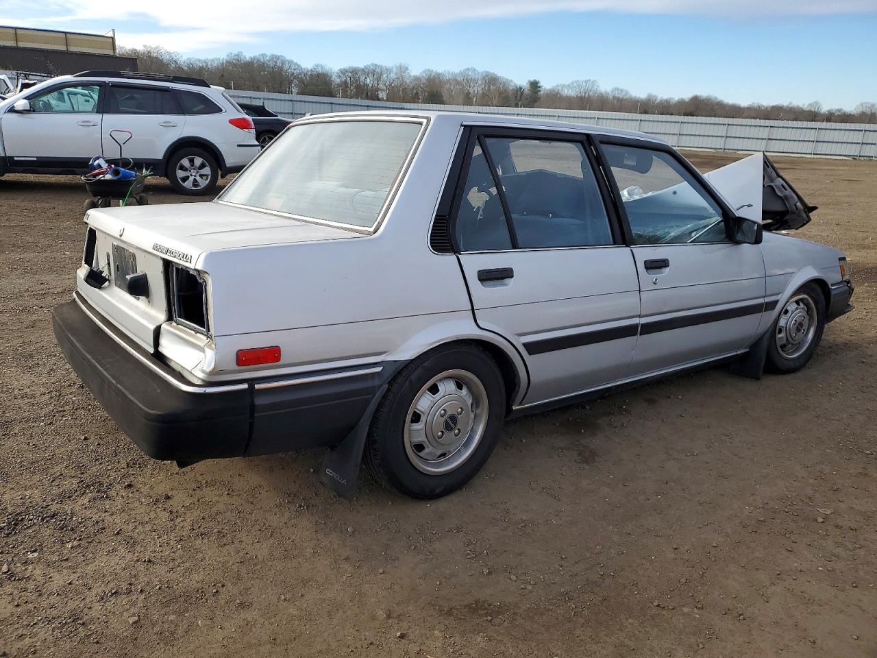 1986 TOYOTA COROLLA LE photo 3