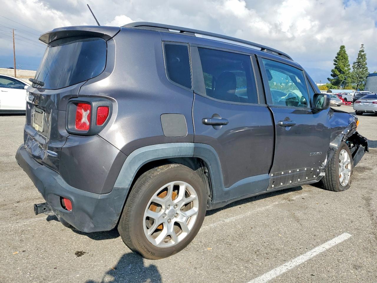 2017 JEEP RENEGADE LATITUDE photo 3