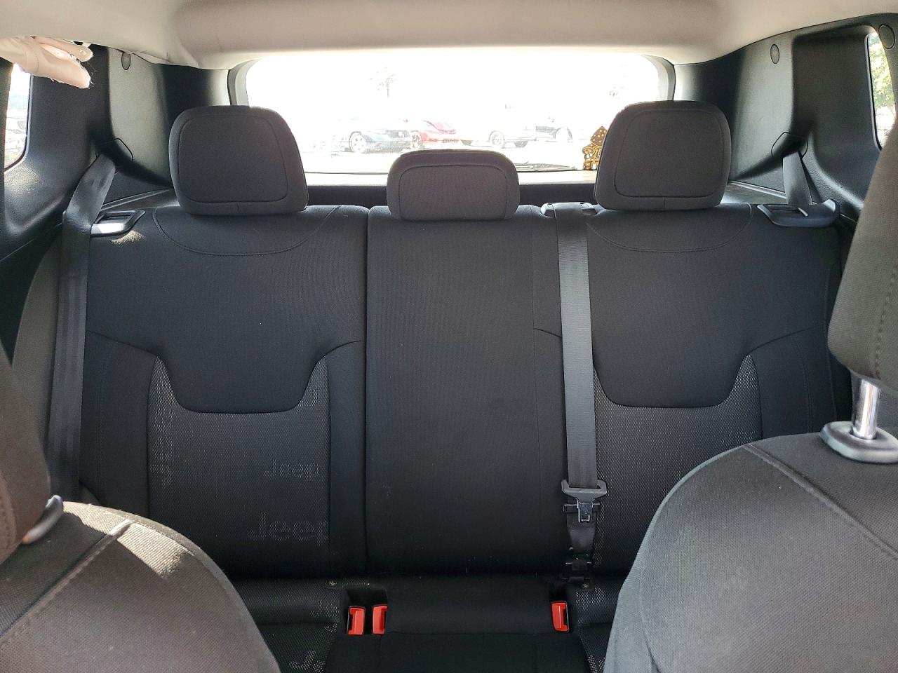2017 JEEP RENEGADE LATITUDE photo 10