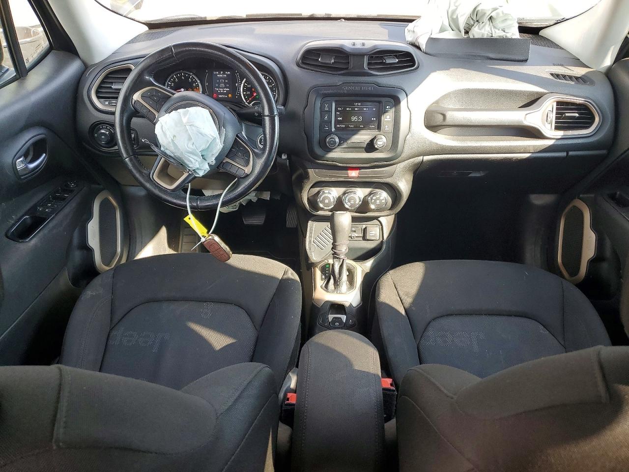2017 JEEP RENEGADE LATITUDE photo 8