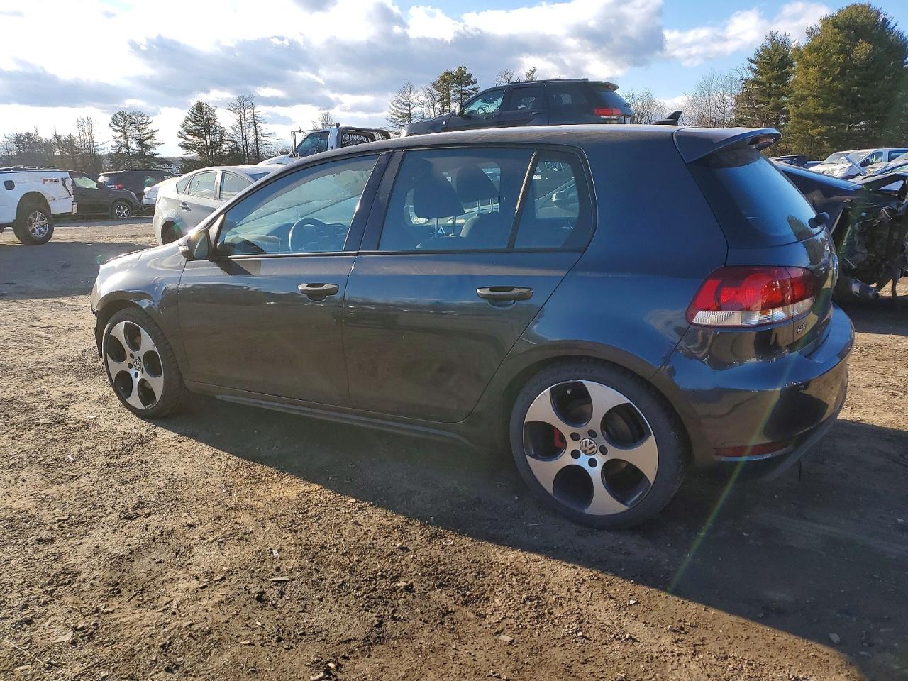2012 VOLKSWAGEN GTI photo 2