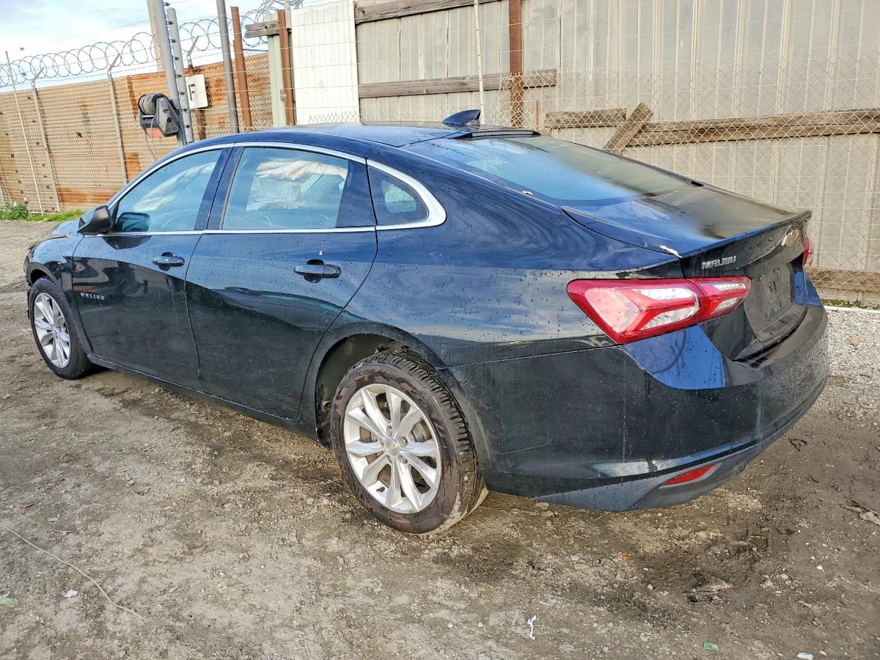 2022 CHEVROLET MALIBU LT photo 2