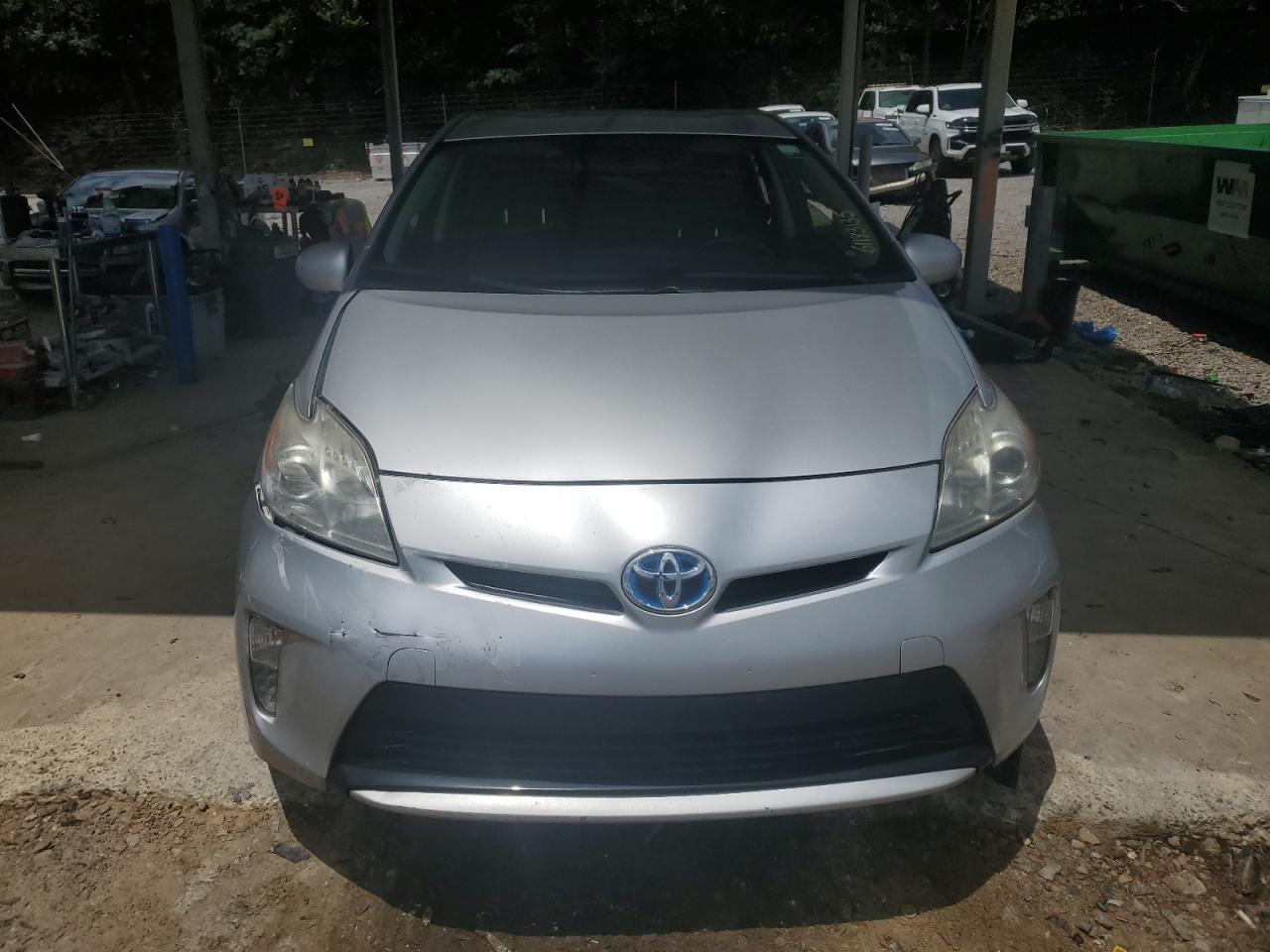 2015 TOYOTA PRIUS photo 5
