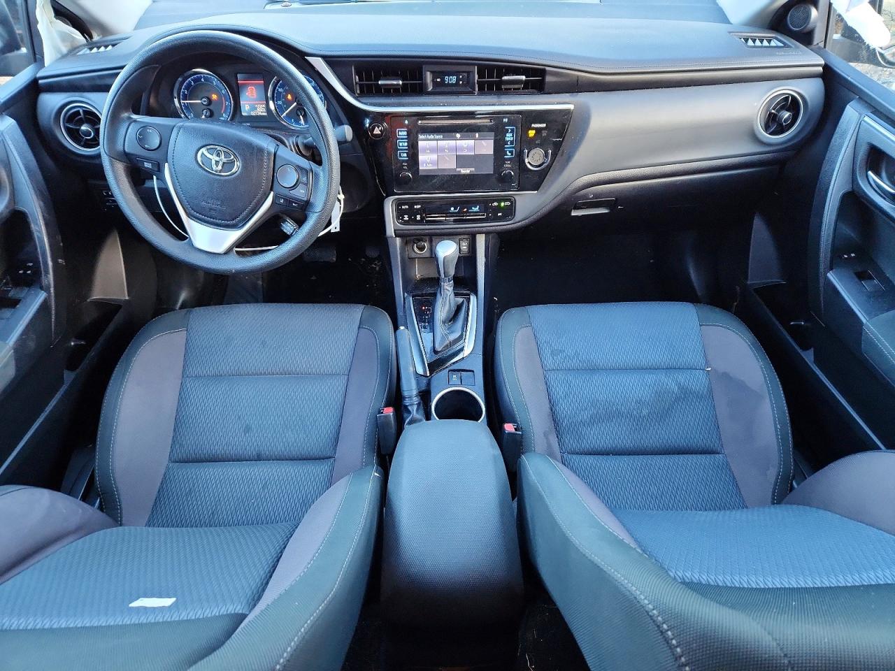 2017 TOYOTA COROLLA LE photo 8