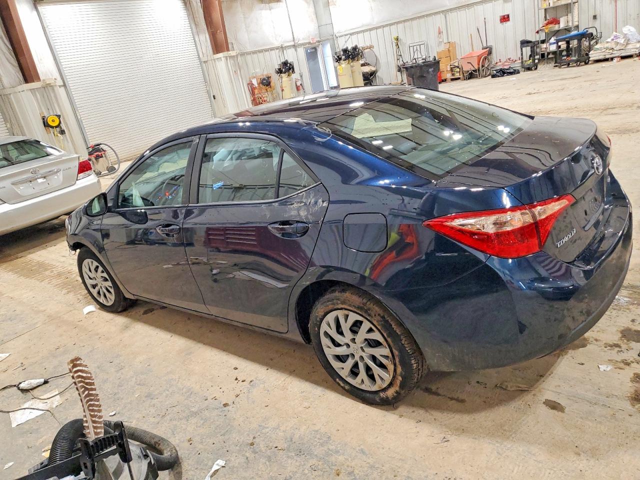 2017 TOYOTA COROLLA LE photo 2