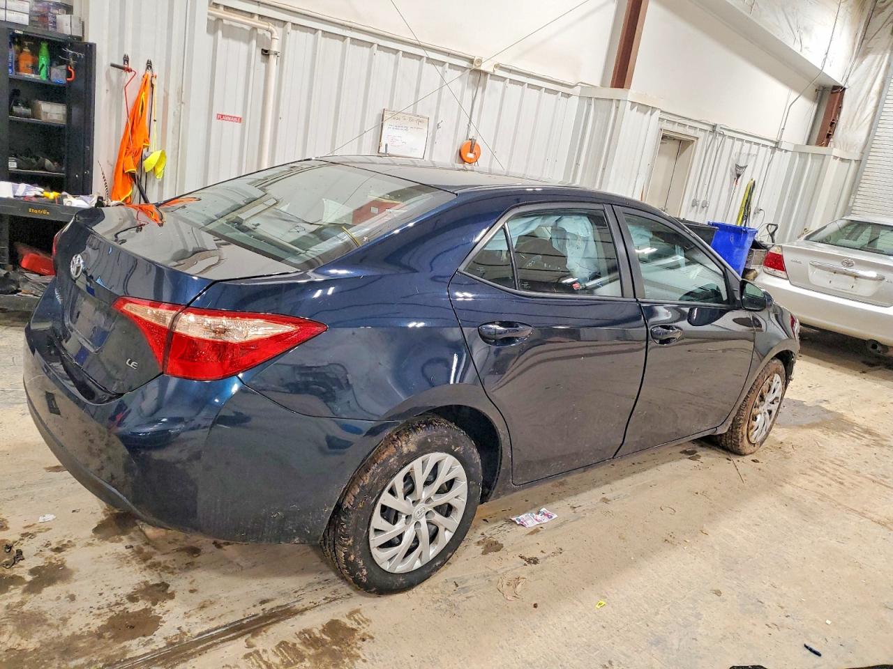 2017 TOYOTA COROLLA LE photo 3