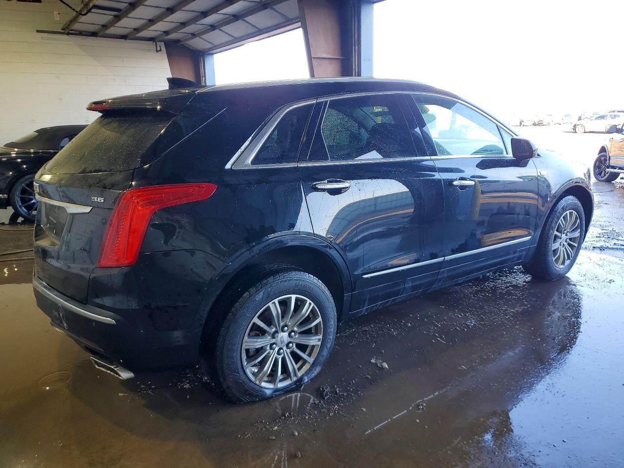 2017 CADILLAC XT5 LUXURY photo 3