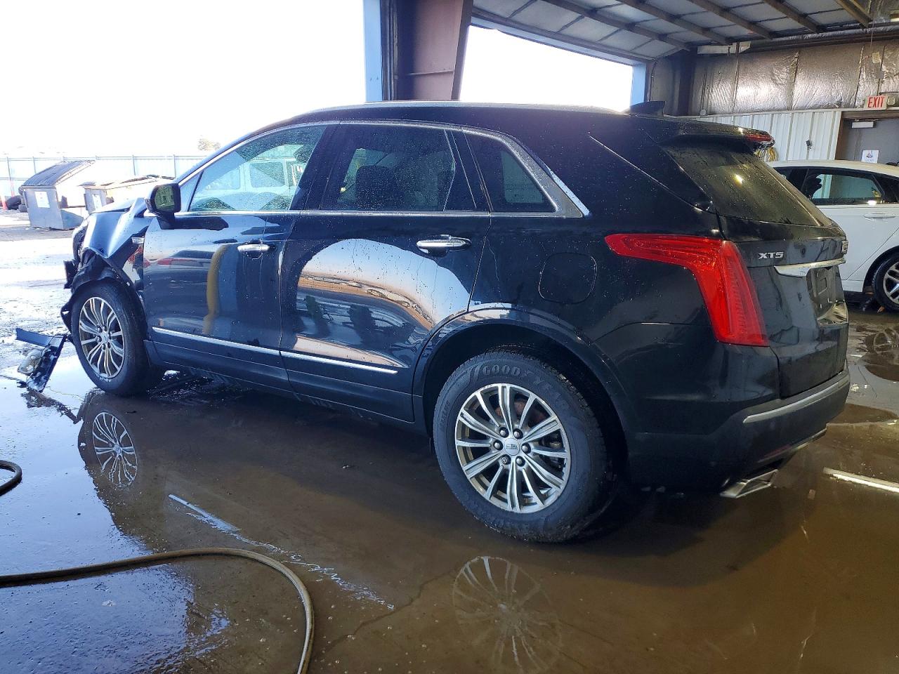 2017 CADILLAC XT5 LUXURY photo 2