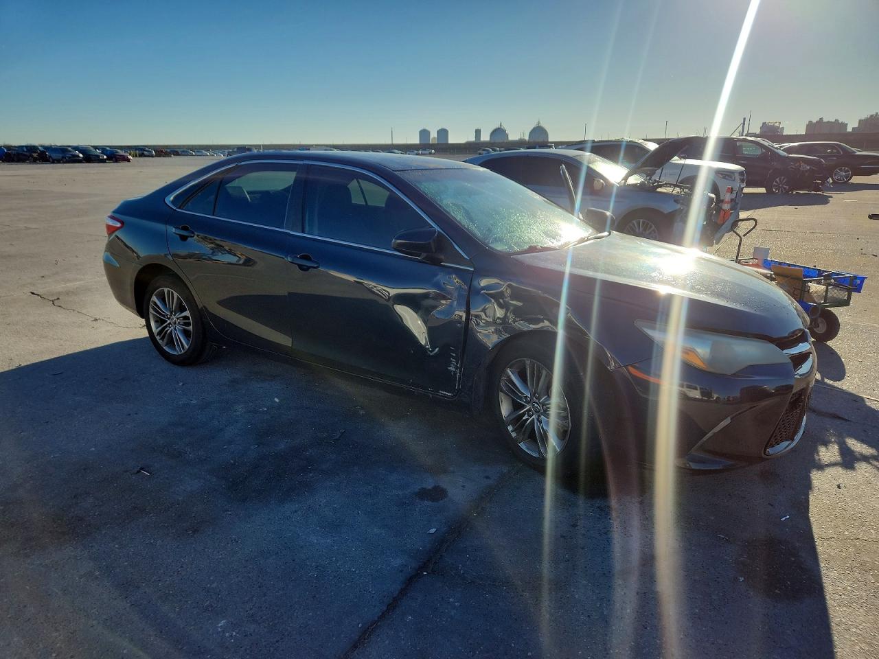2016 TOYOTA CAMRY LE photo 4
