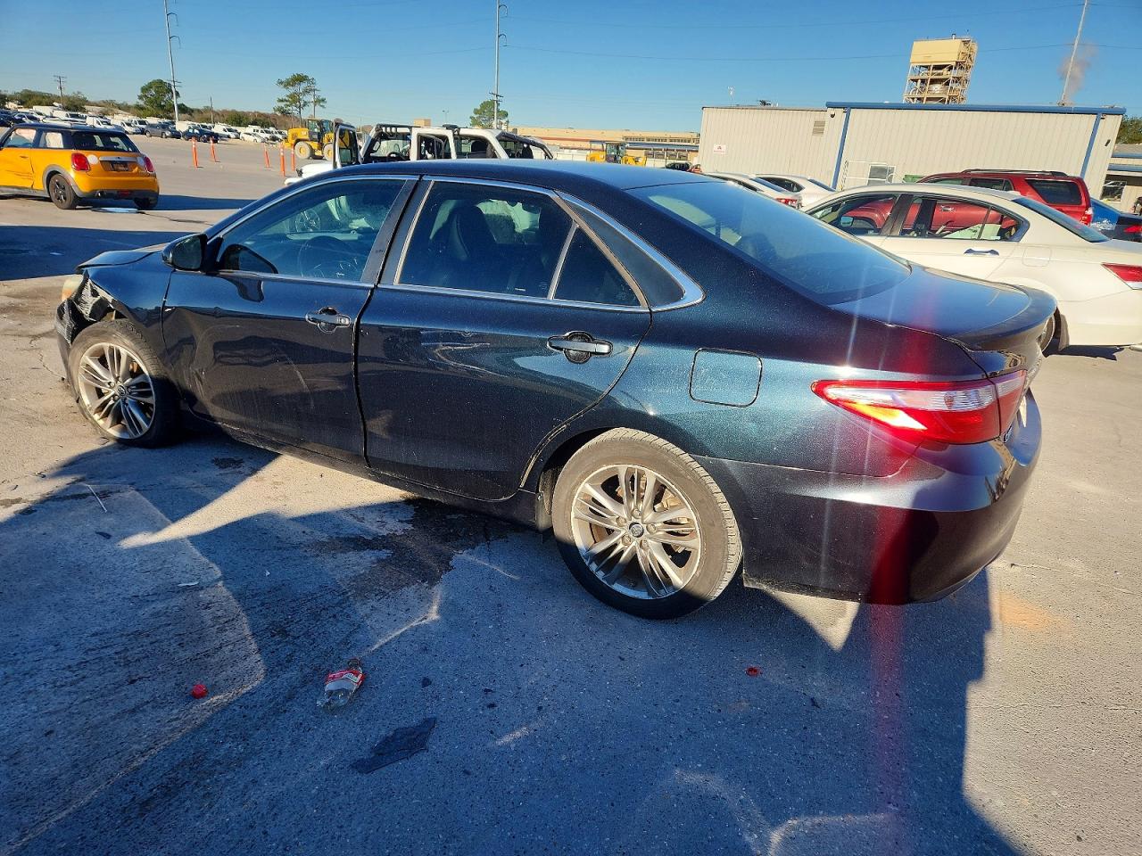 2016 TOYOTA CAMRY LE photo 2