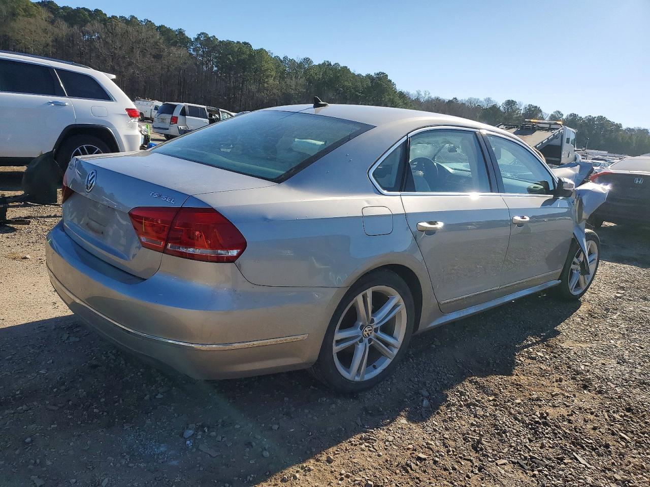 2014 VOLKSWAGEN PASSAT SEL photo 3