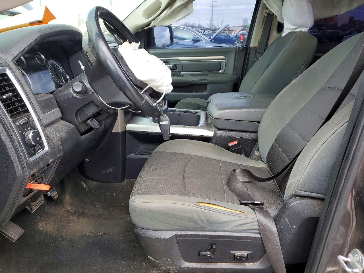 2016 RAM 1500 SLT photo 7