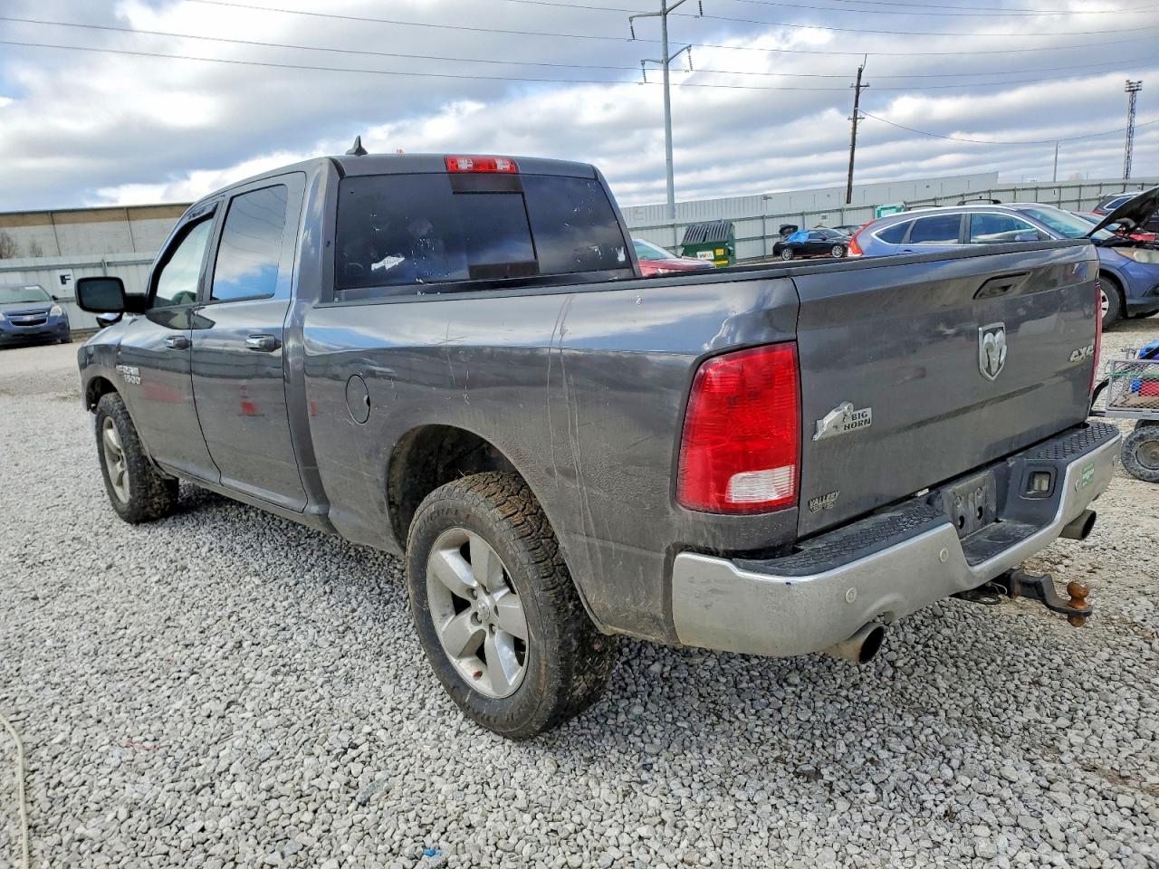 2016 RAM 1500 SLT photo 2