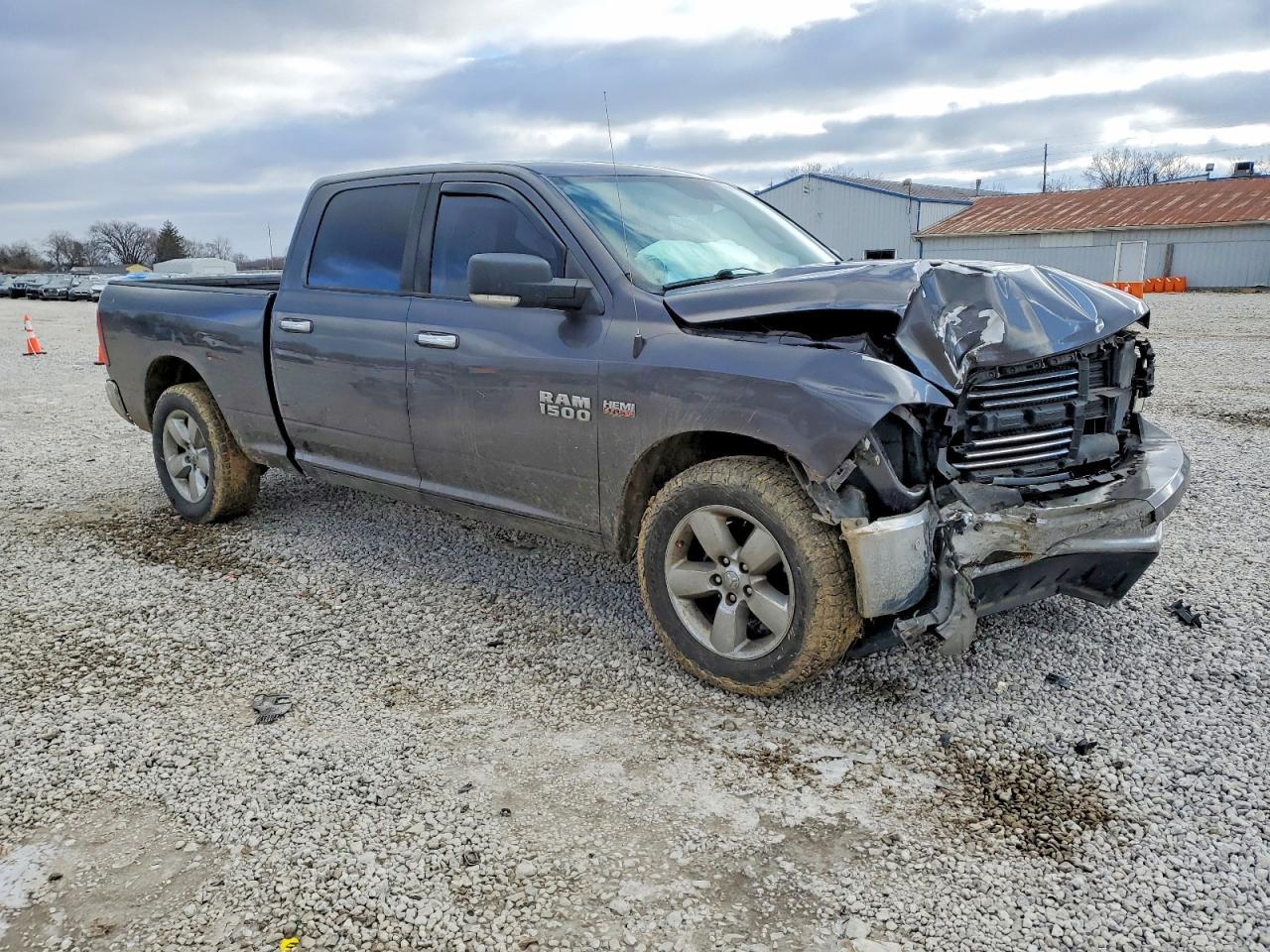2016 RAM 1500 SLT photo 4