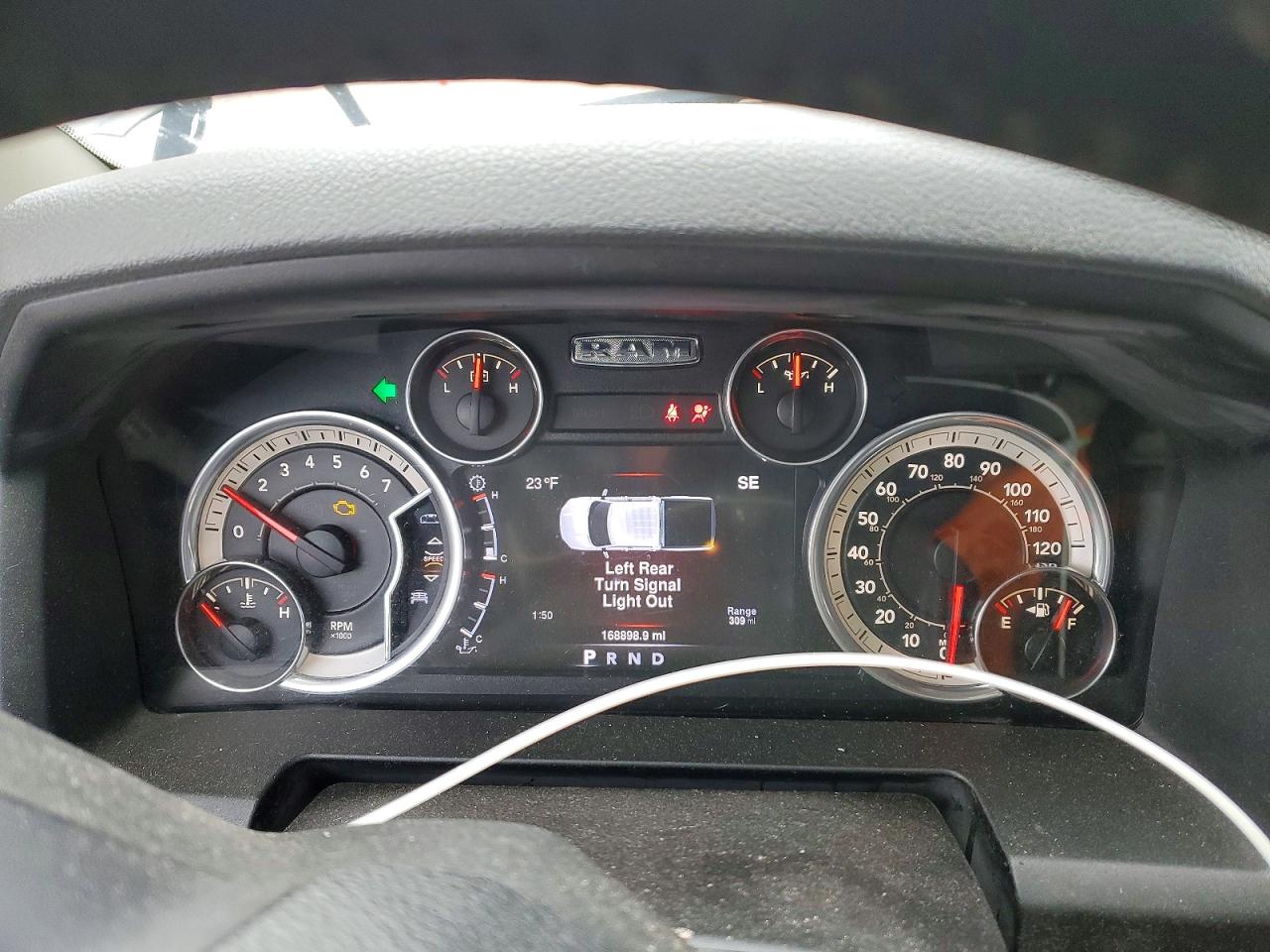 2016 RAM 1500 SLT photo 9