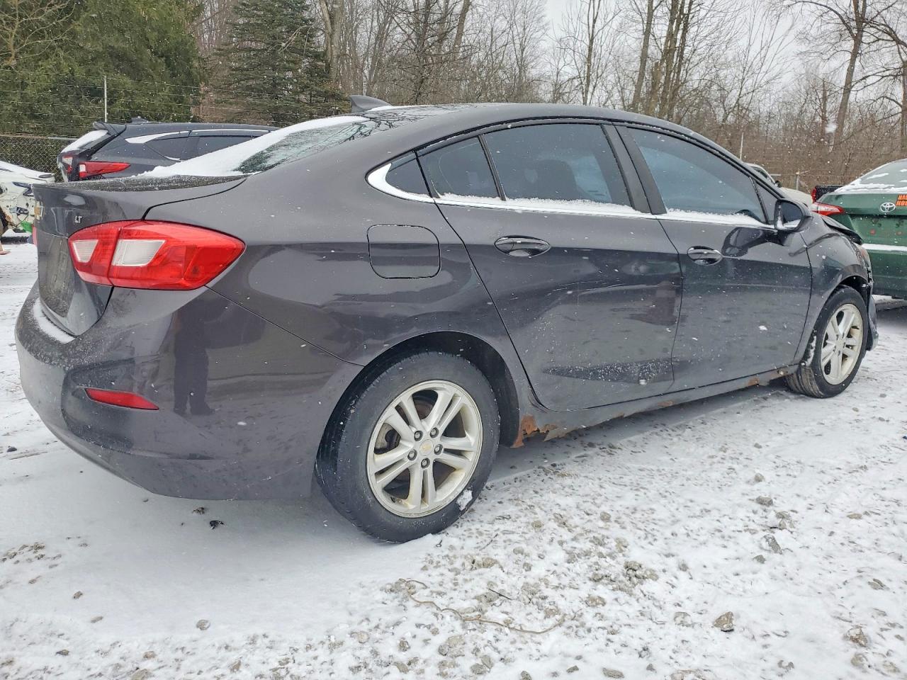 2017 CHEVROLET CRUZE LT photo 3