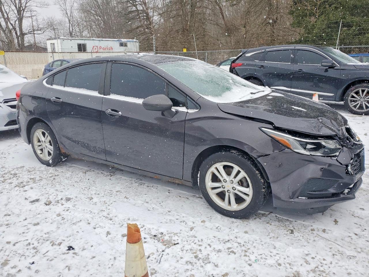 2017 CHEVROLET CRUZE LT photo 4