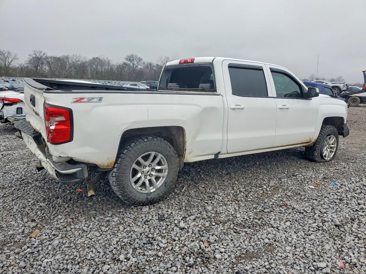 2016 CHEVROLET SILVERADO K1500 LT photo 3