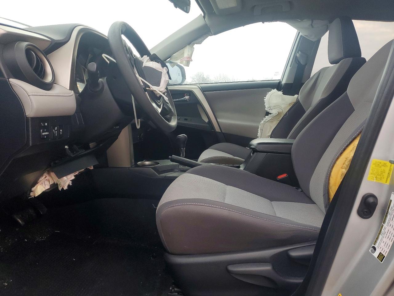 2015 TOYOTA RAV4 XLE photo 7