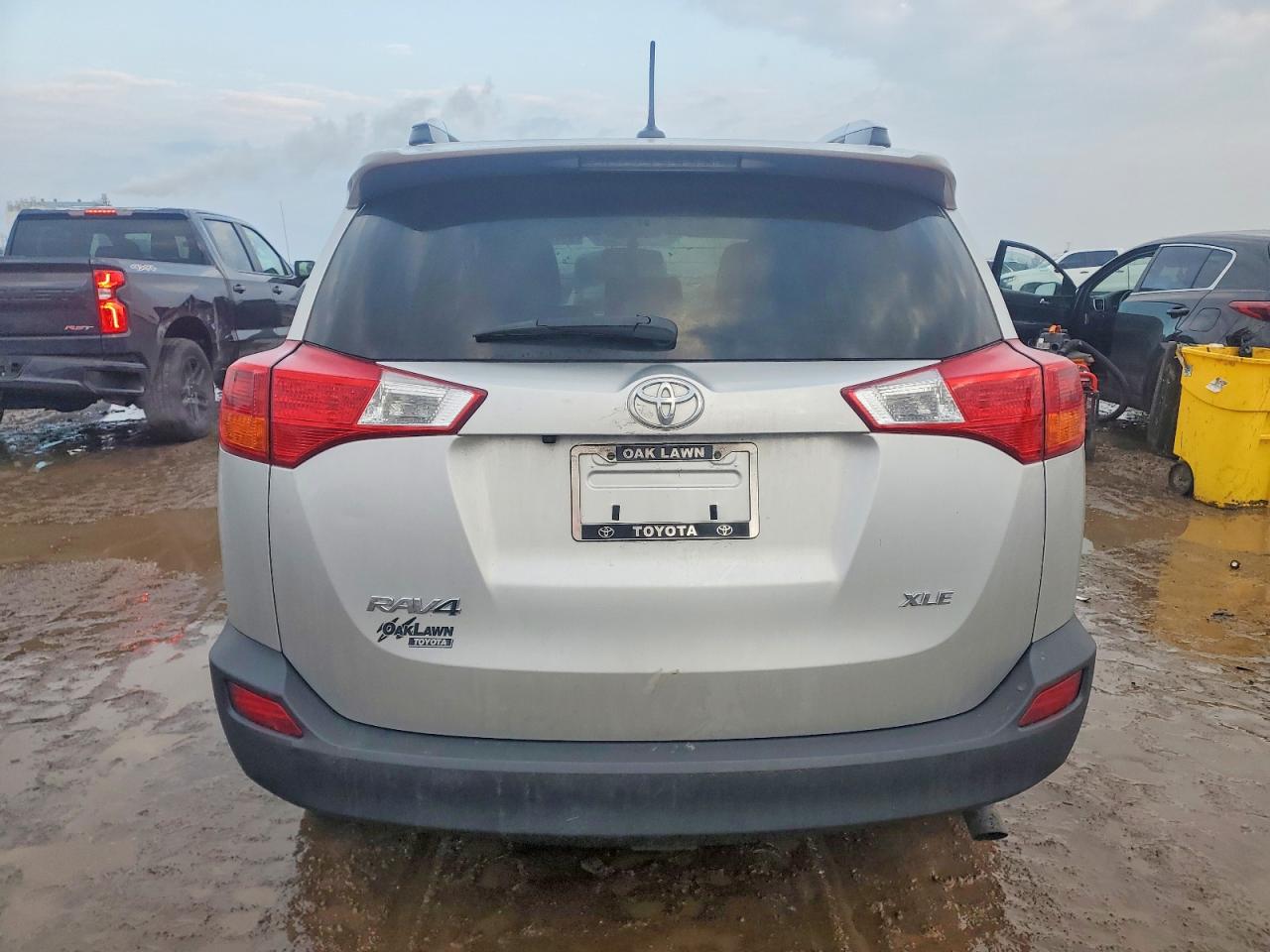 2015 TOYOTA RAV4 XLE photo 6