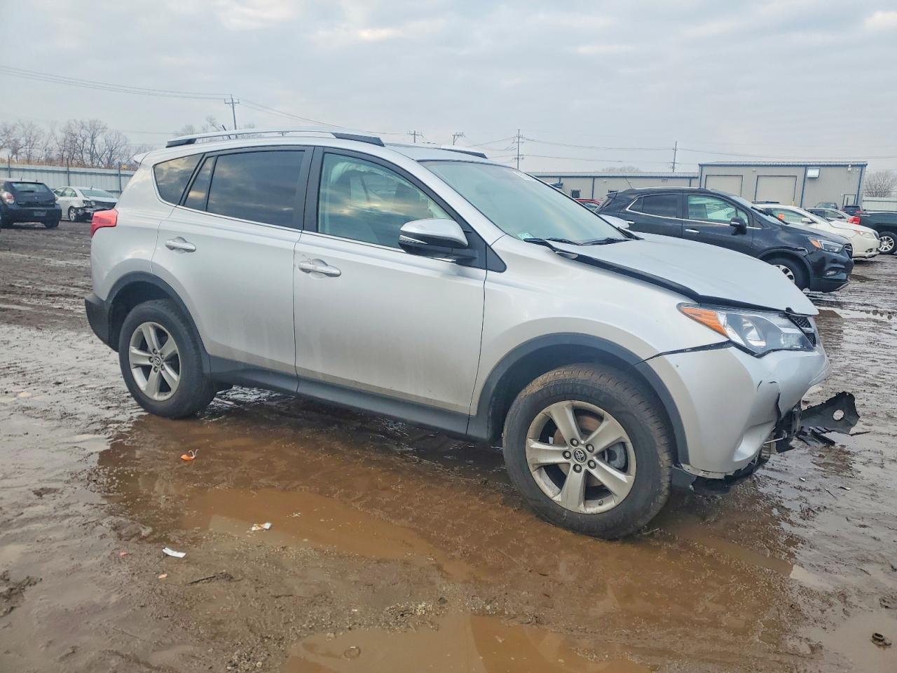 2015 TOYOTA RAV4 XLE photo 4