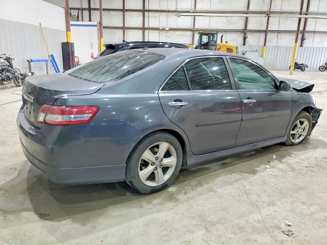 2011 TOYOTA CAMRY BASE photo 5