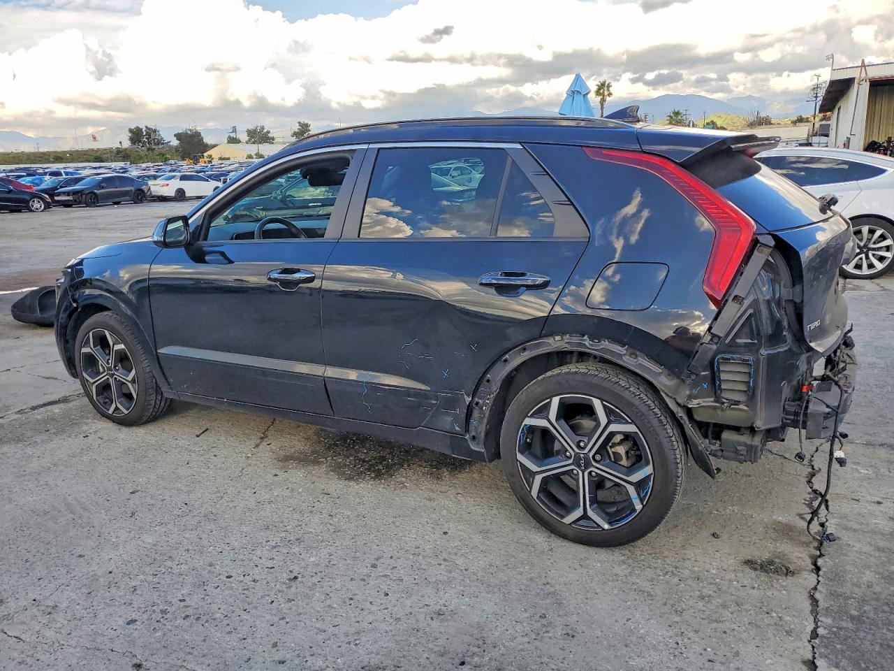 2023 KIA NIRO SX TOURING photo 3