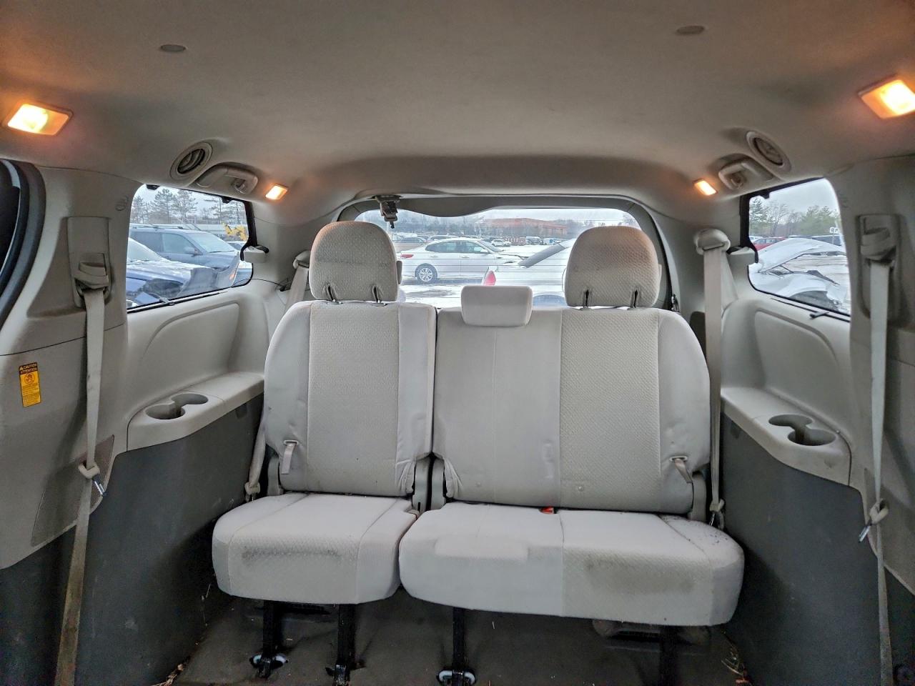 2014 TOYOTA SIENNA LE photo 10