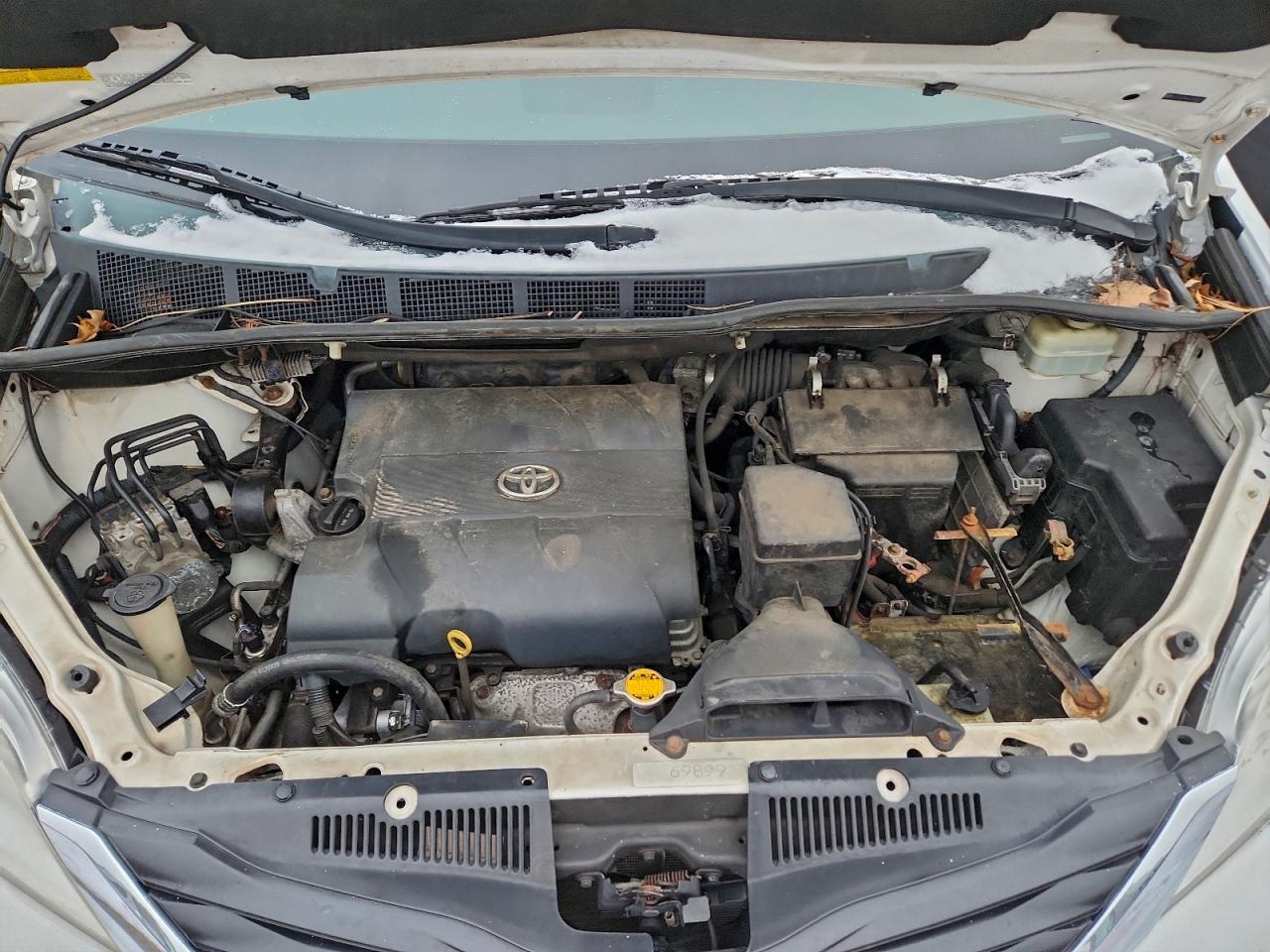 2014 TOYOTA SIENNA LE photo 12