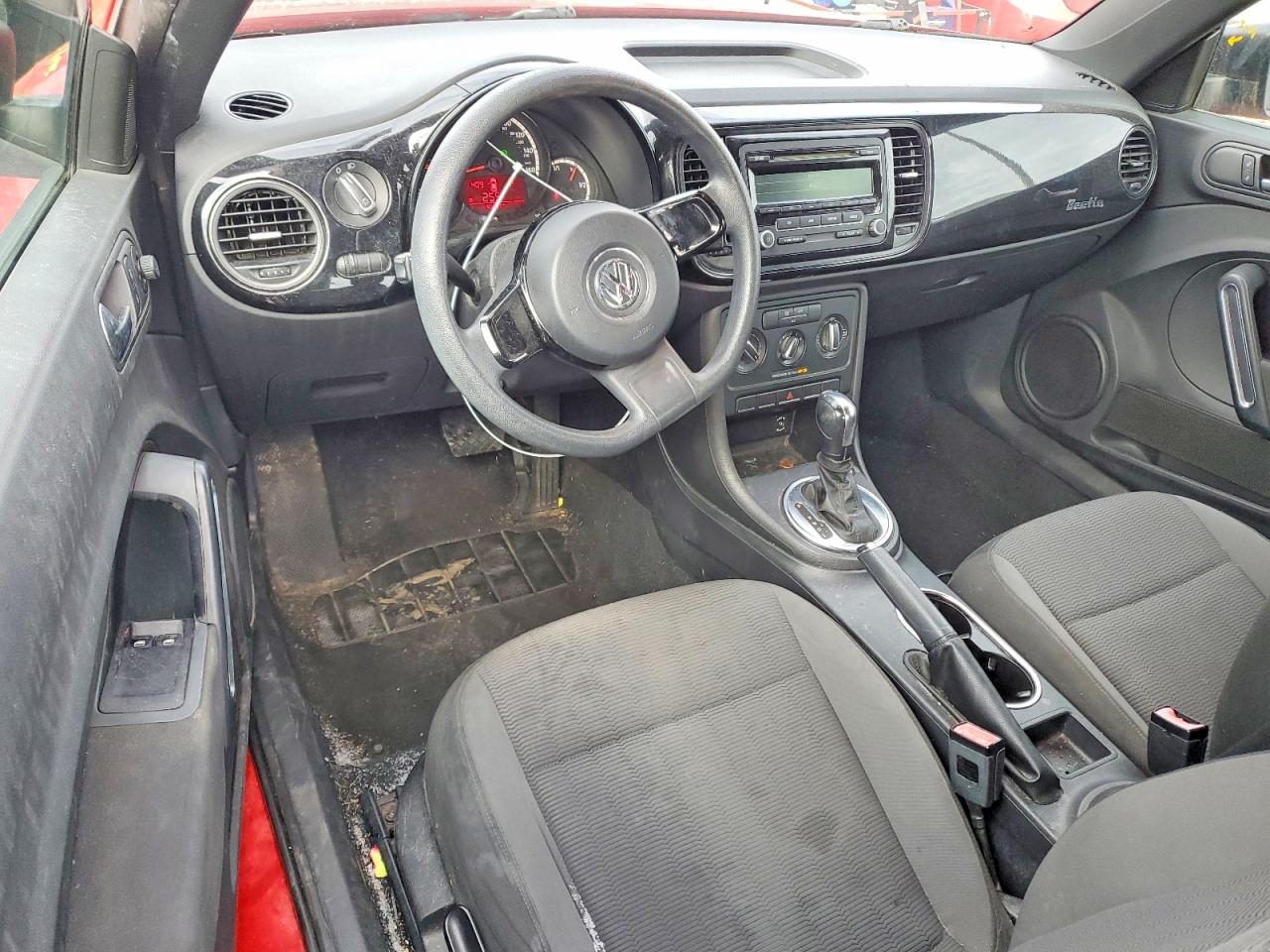 2013 VOLKSWAGEN BEETLE photo 8