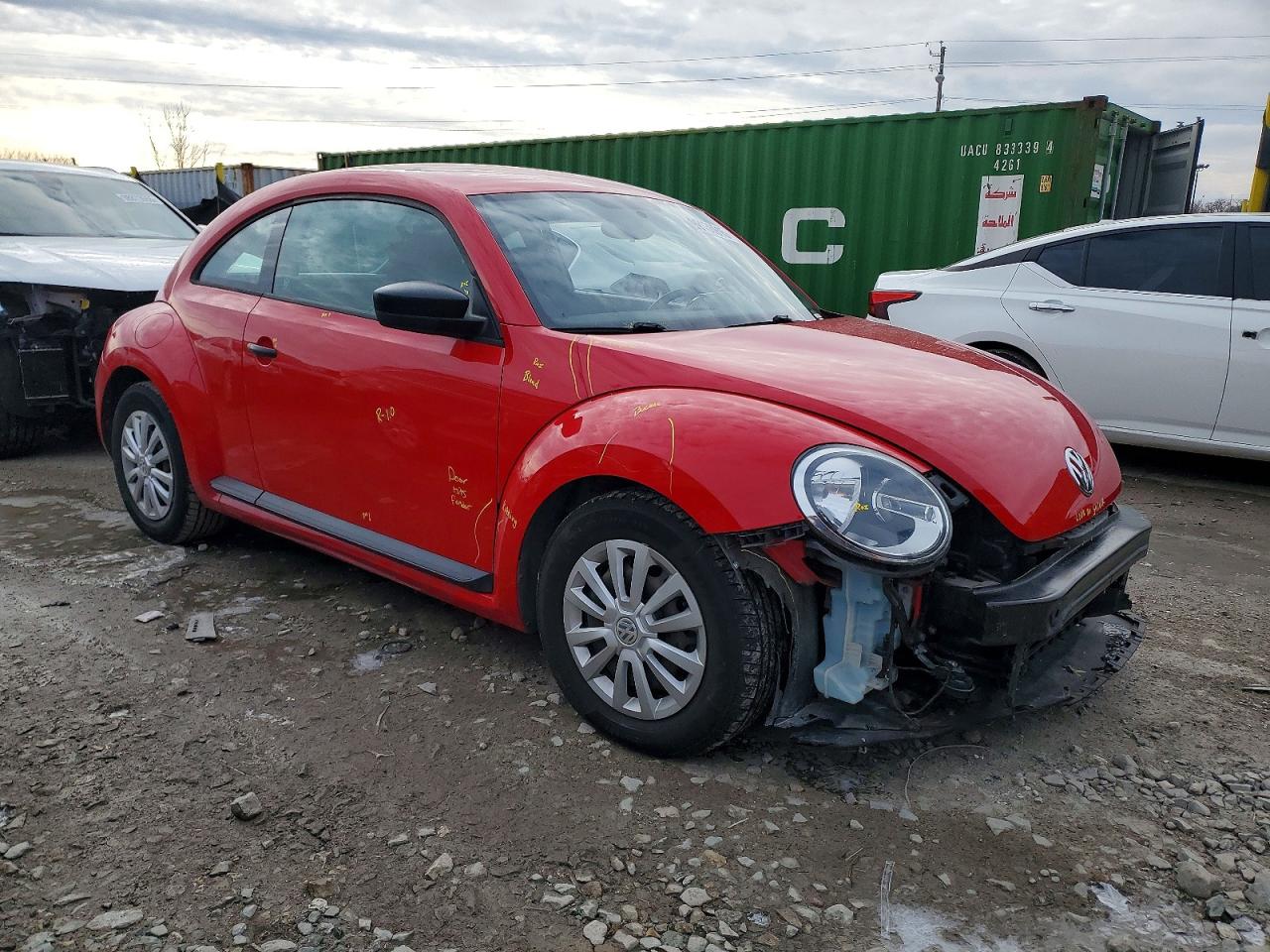 2013 VOLKSWAGEN BEETLE photo 4
